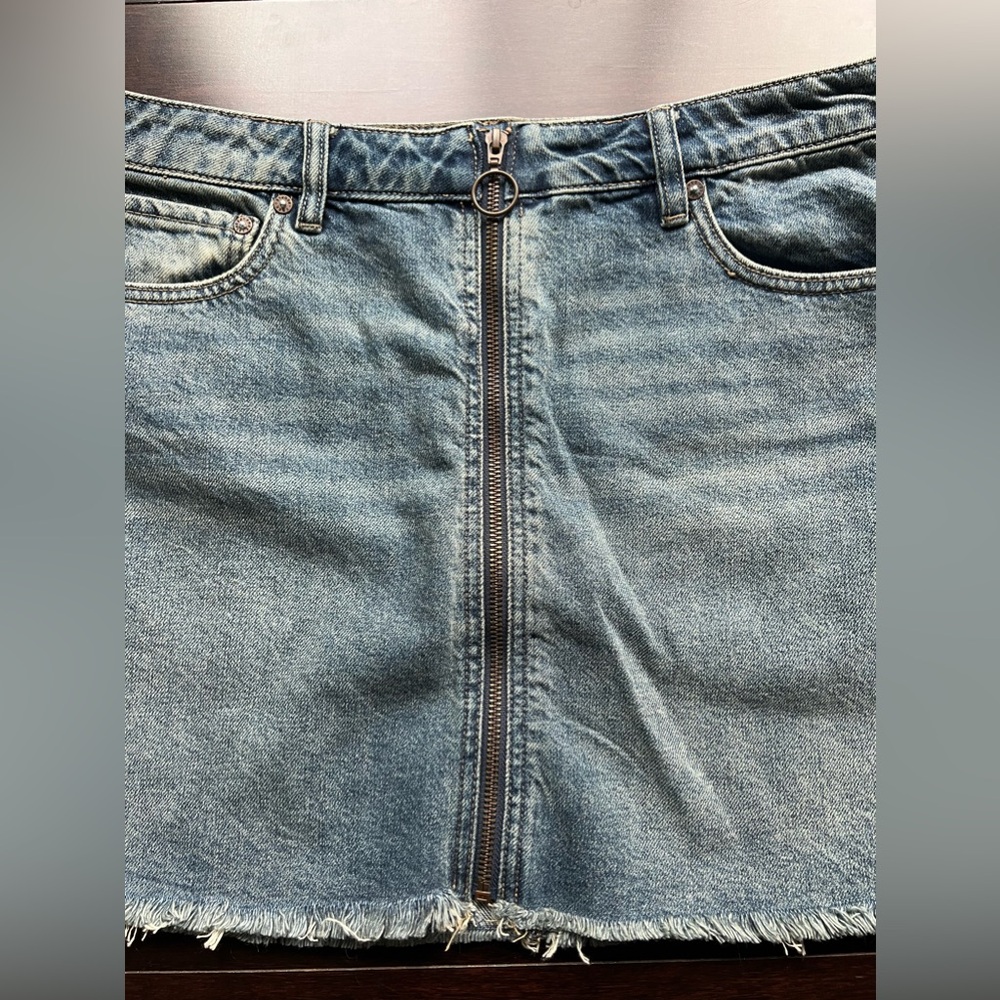 Free People We The Free Zip It Up Denim Mini Skirt A-Line Frayed Hem 31 NWT - Picture 3 of 12